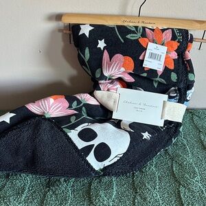 Chelsea & Theodore Cozy Throw Halloween Skull 💀 Floral So Soft! NEW!